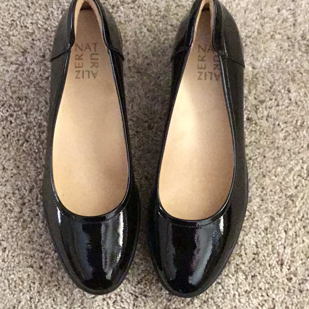 Naturalizer patent wedges NIB